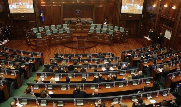В Косово самораспустился парламент