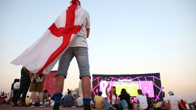 Катар: английские фанаты наряжаются 